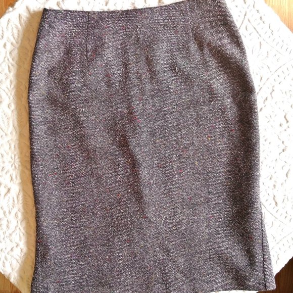 Structured Skirt - Picture 7 of 8